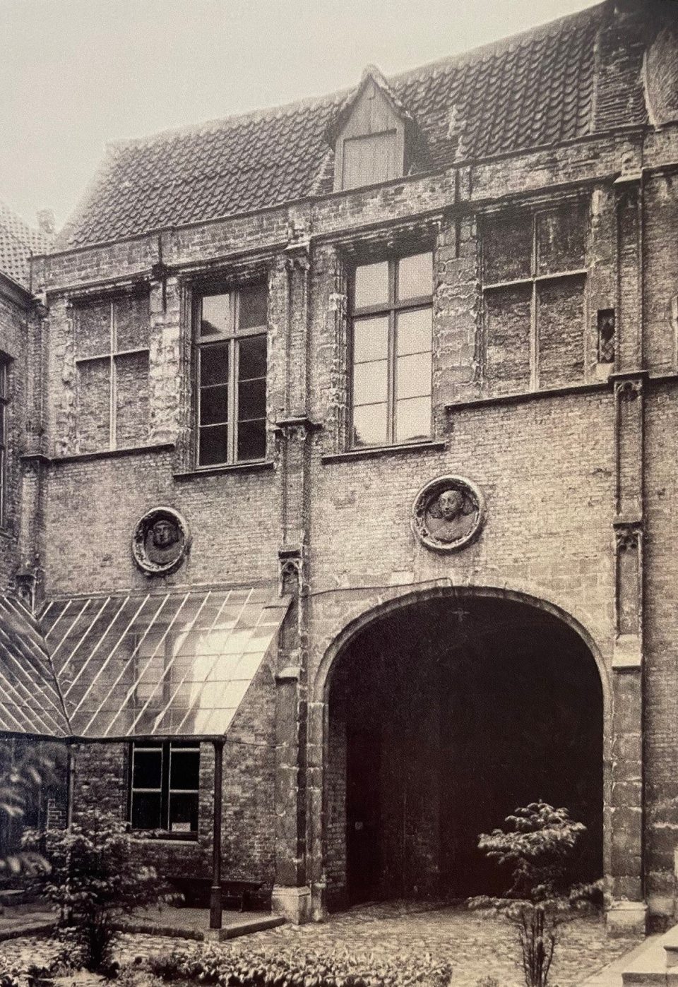 Hof bladelin historisch binnenplein